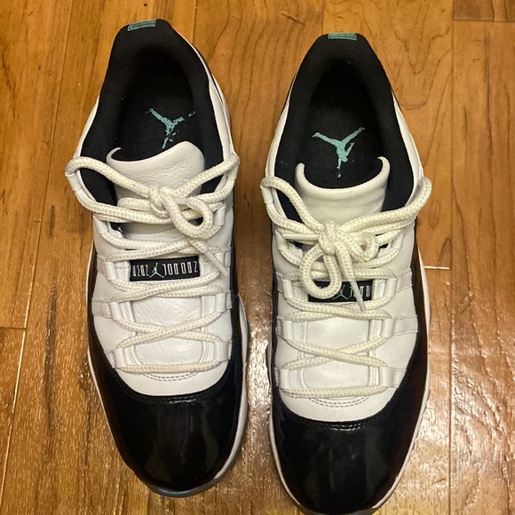 Air Jordan 11 Retro Low - Picture 1 of 8